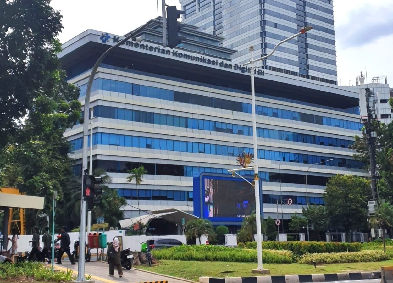 Image Source - infopublik.id - Prof Hikmahanto Singgung Peran Komdigi di Penurunan Perputaran Dana Judol, Dorong Penegakan Hukum Maksimal - BeritaWire.com