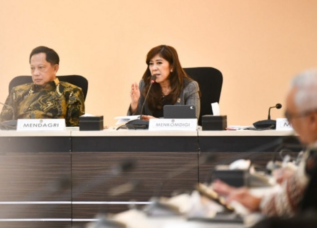 Image Source - infopublik.id - Rakor Menteri Menkomdigi Tegaskan Penundaan Akses Anak ke Media Sosial Berisiko Tinggi - BeritaWire.com