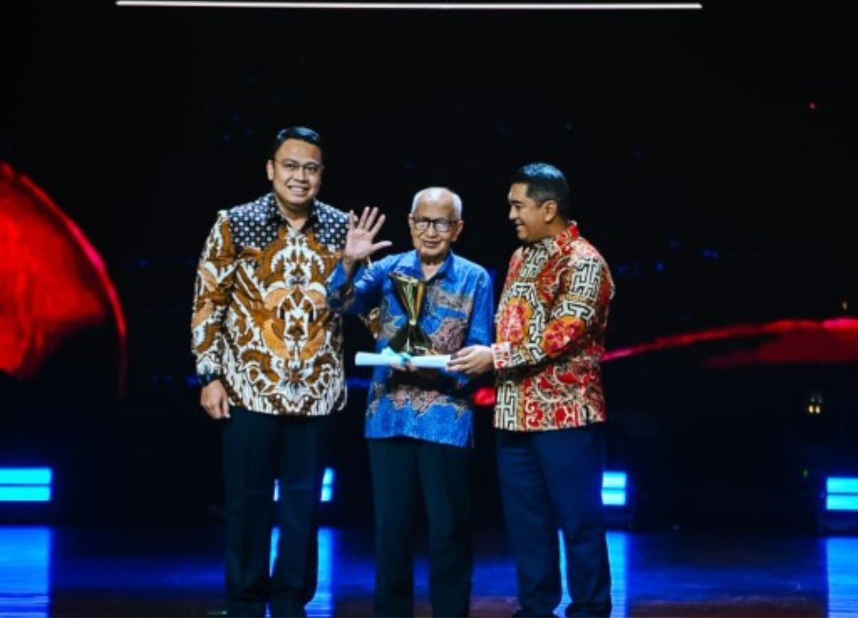 Angga Raka Prabowo Apresiasi Mbah Guru Matematika, SDM Emas yang Terus Mengajar di Era Digital