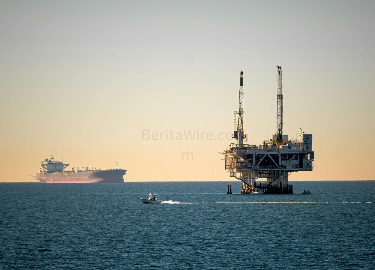 Harga Minyak Brent Tembus US$117, Ketegangan Hormuz Meningkat - BeritaWire.com