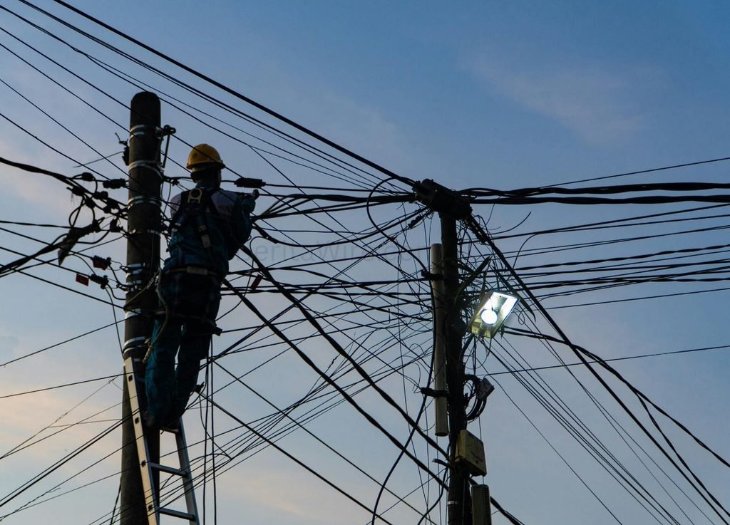 PLN Batam Pulihkan Listrik Bertahap, Objek Vital Jadi Prioritas - BeritaWire.com