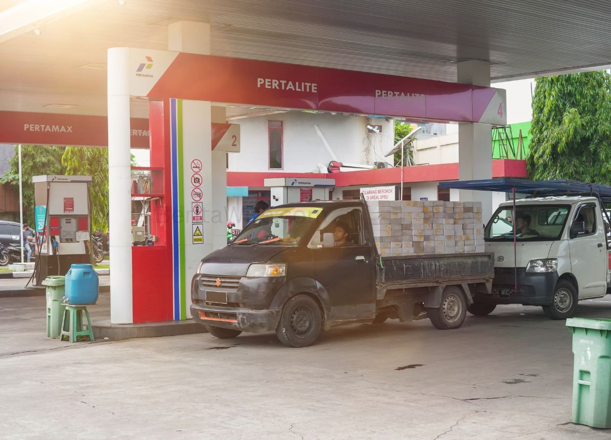 Pertamina Siagakan 52 SPBU 24 Jam Atasi Antrean BBM Bali - BeritaWire.com
